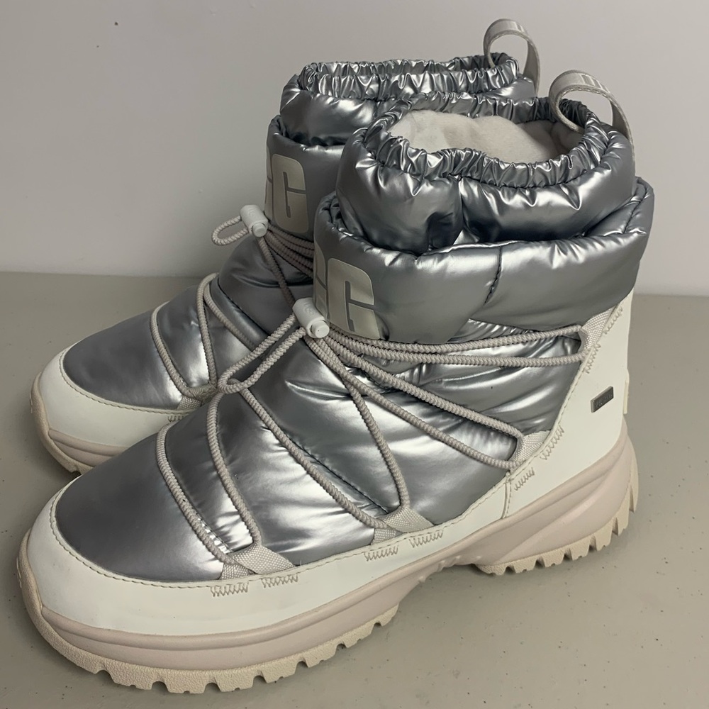 Ugg Yose Puffer Snow Boots